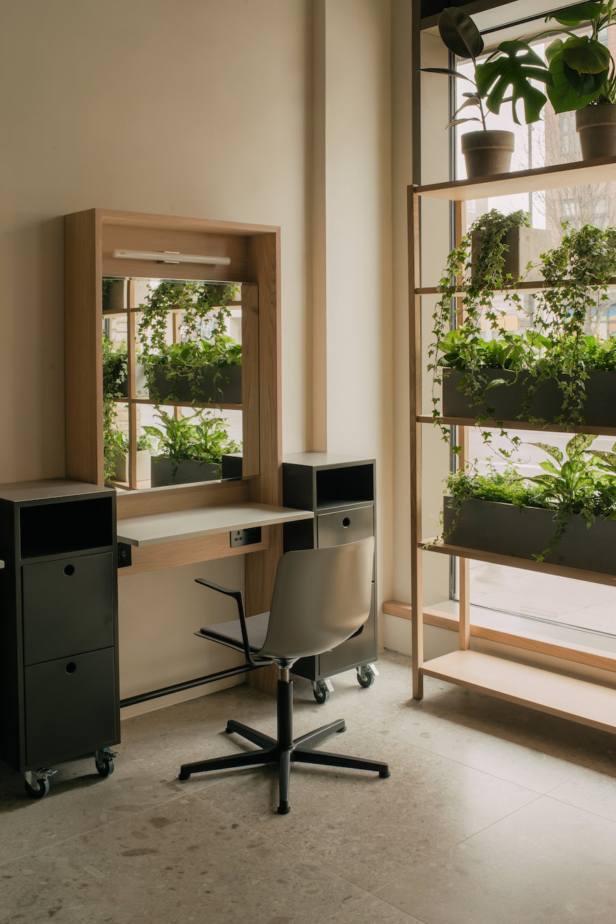 Glasshouse salon freelance Hairdressing Chair and mirror