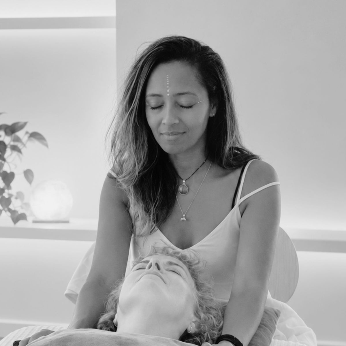Shelana Angelic Reiki and Craniosacral practitioner performing treatment at Glasshouse salon in East london